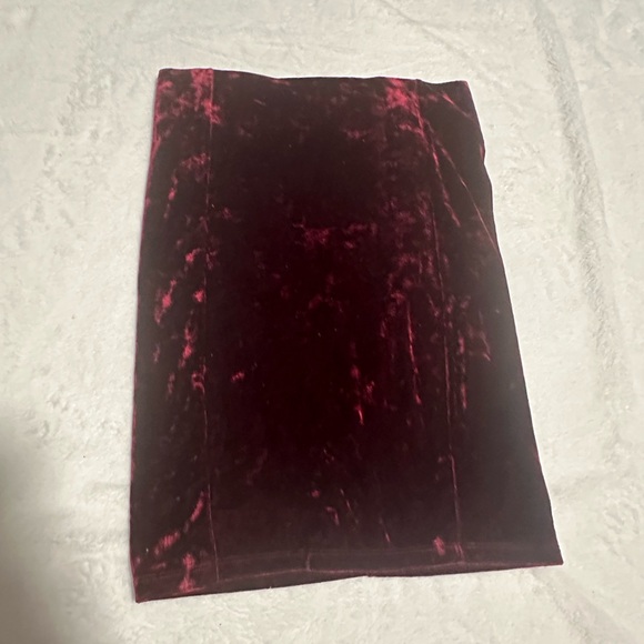 Velvet red pencil skirt - Picture 1 of 3